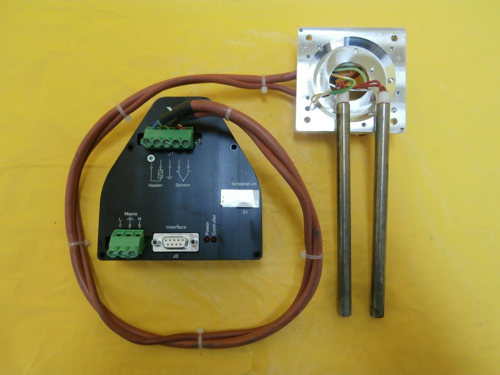 VAT TECON 090-001.3 650 Series Gate Valve Heater Controller and Elements Used - Image 2