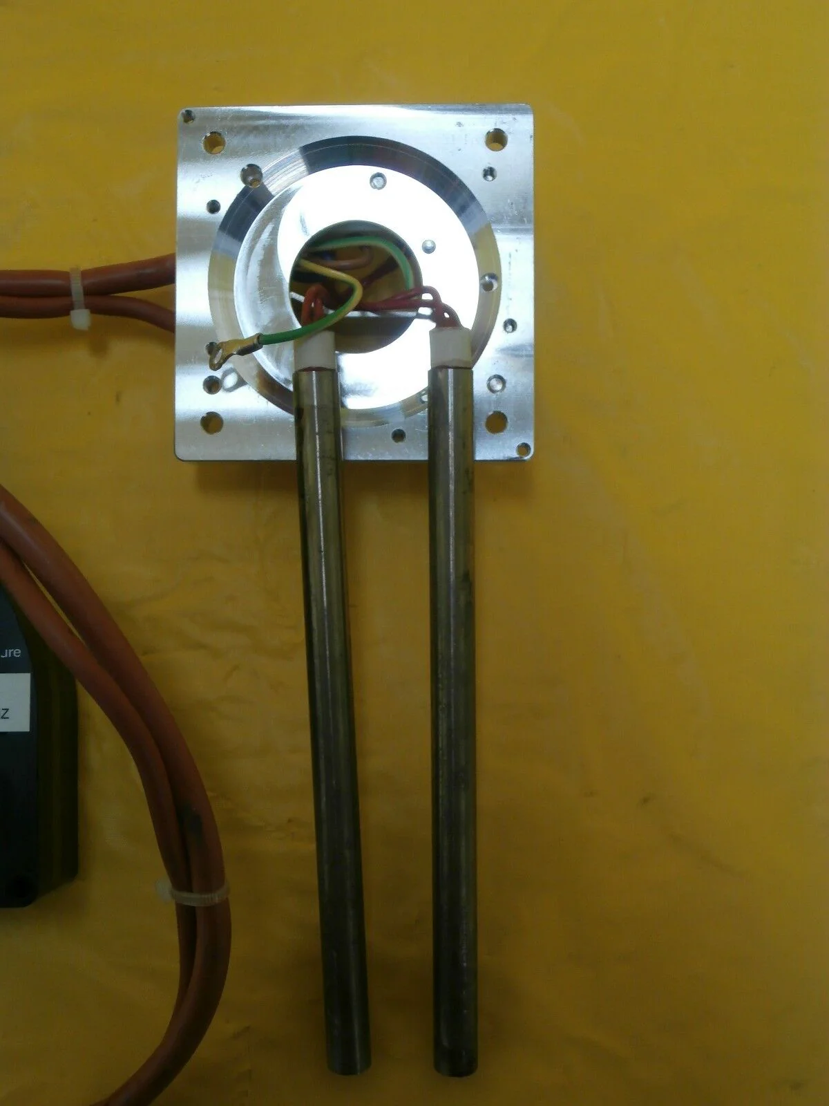 VAT TECON 090-001.3 650 Series Gate Valve Heater Controller and Elements Used - Image 4