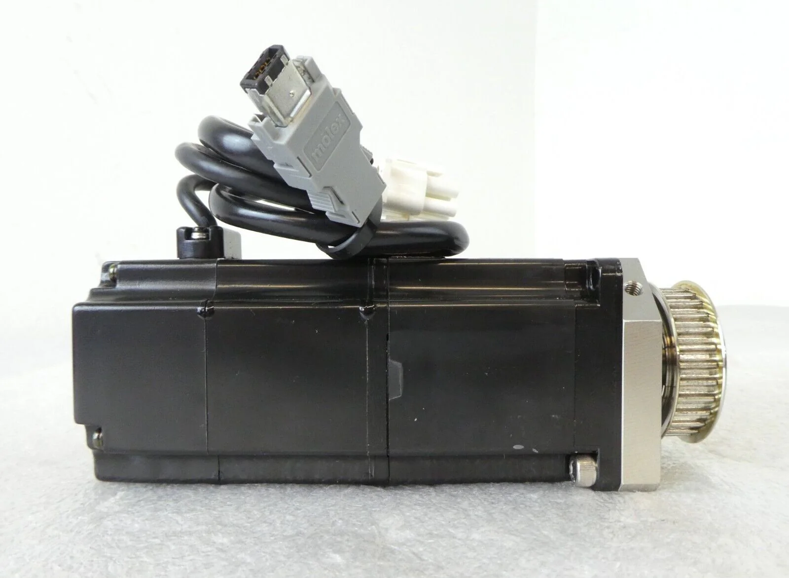 Yaskawa Electric SGMAH-02A1A4C AC Servo Motor Reseller Lot of 8 Surplus - Image 4