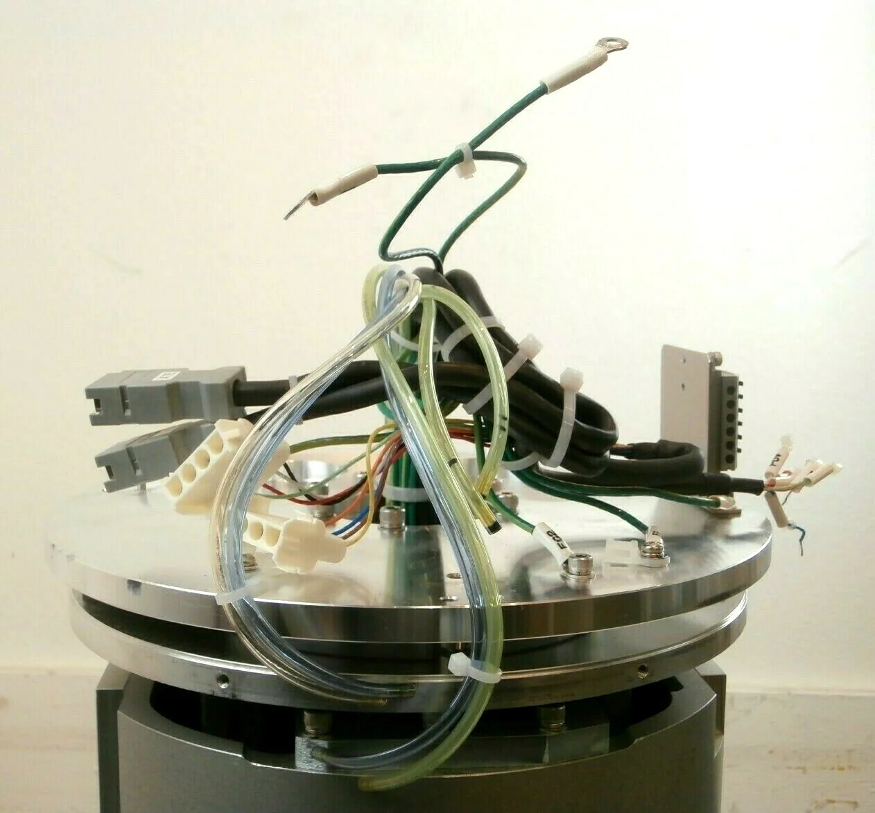Yaskawa XU-RC350D-C51 Dual Arm Wafer Handling Robot with Missing Arms Untested - Image 6